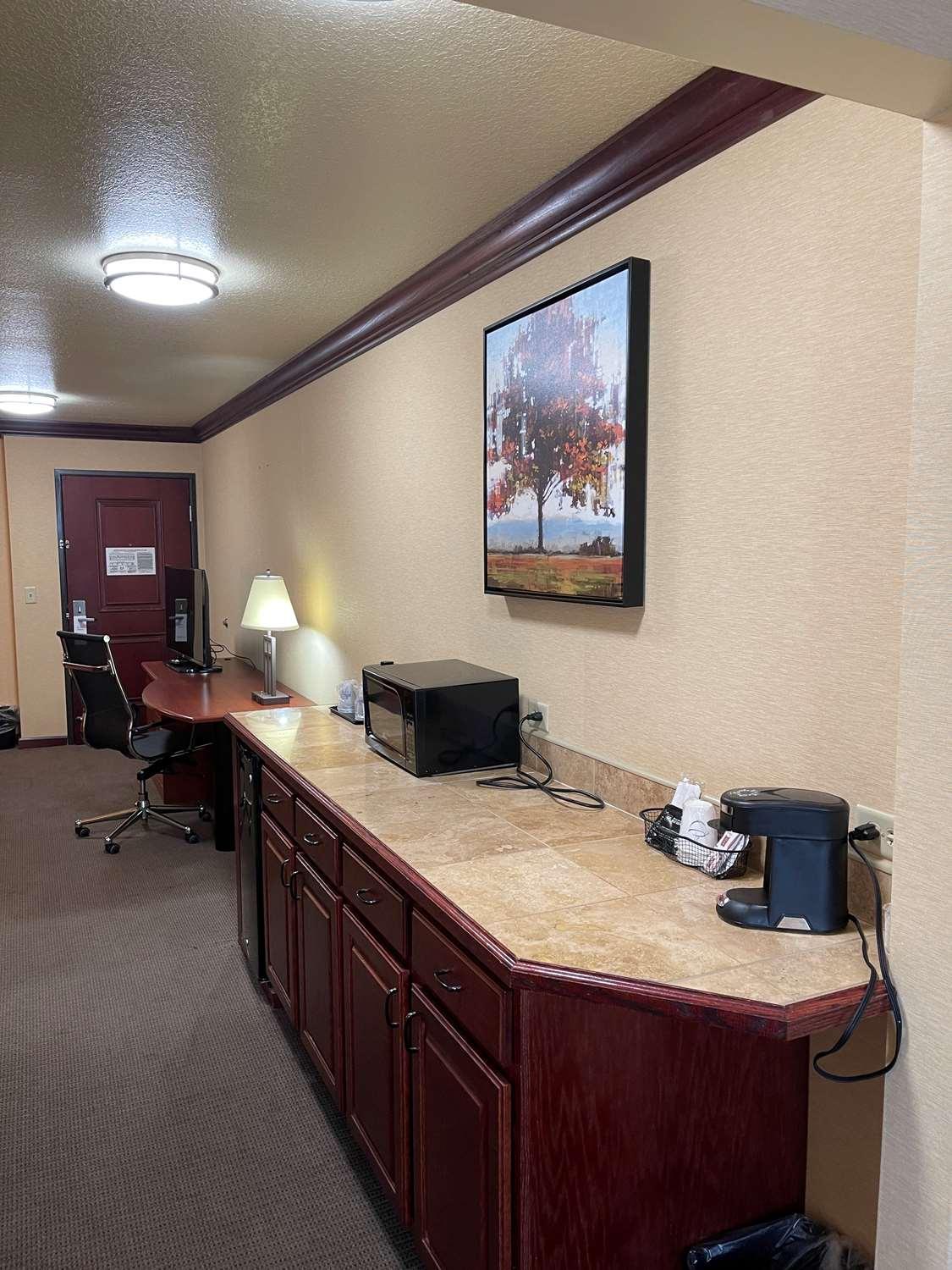 Best Western Coffeyville Central Business District Inn And Suites Exterior photo